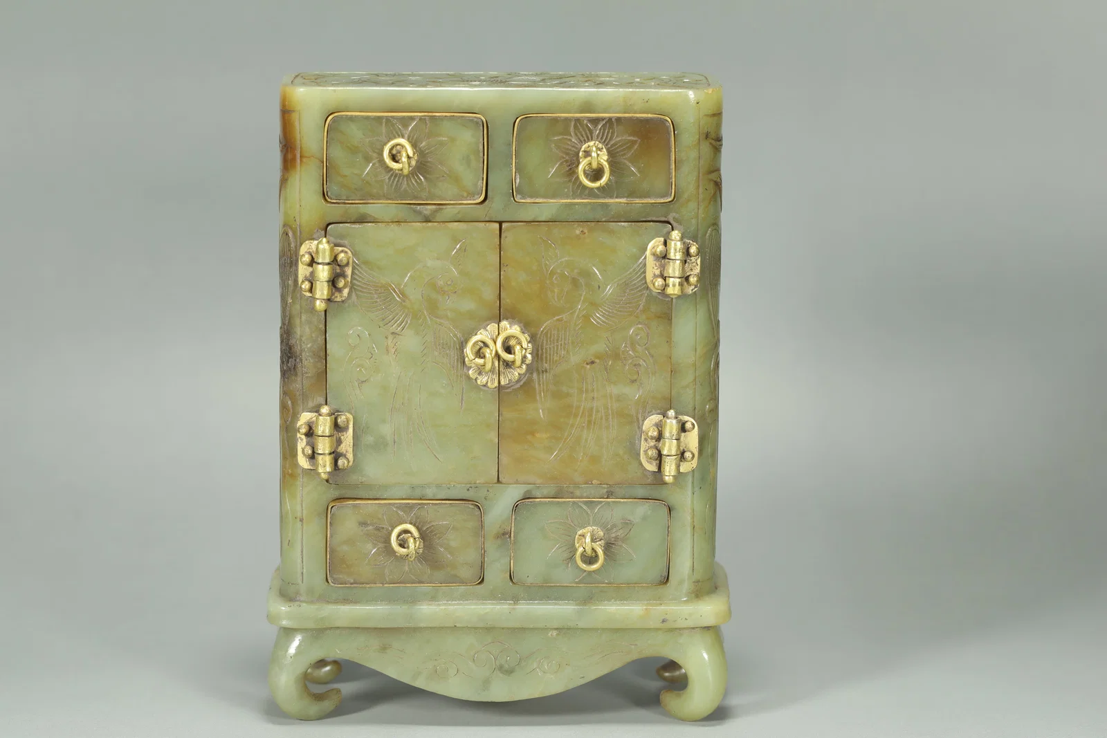 TANG DYNASTY YELLOW JADE AND PLATINUM BOX