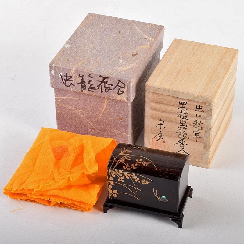 Tea Ceremony Utensil: Incense Box with Insect and Autumn Grass Pattern by Michiyuki YudOjO.