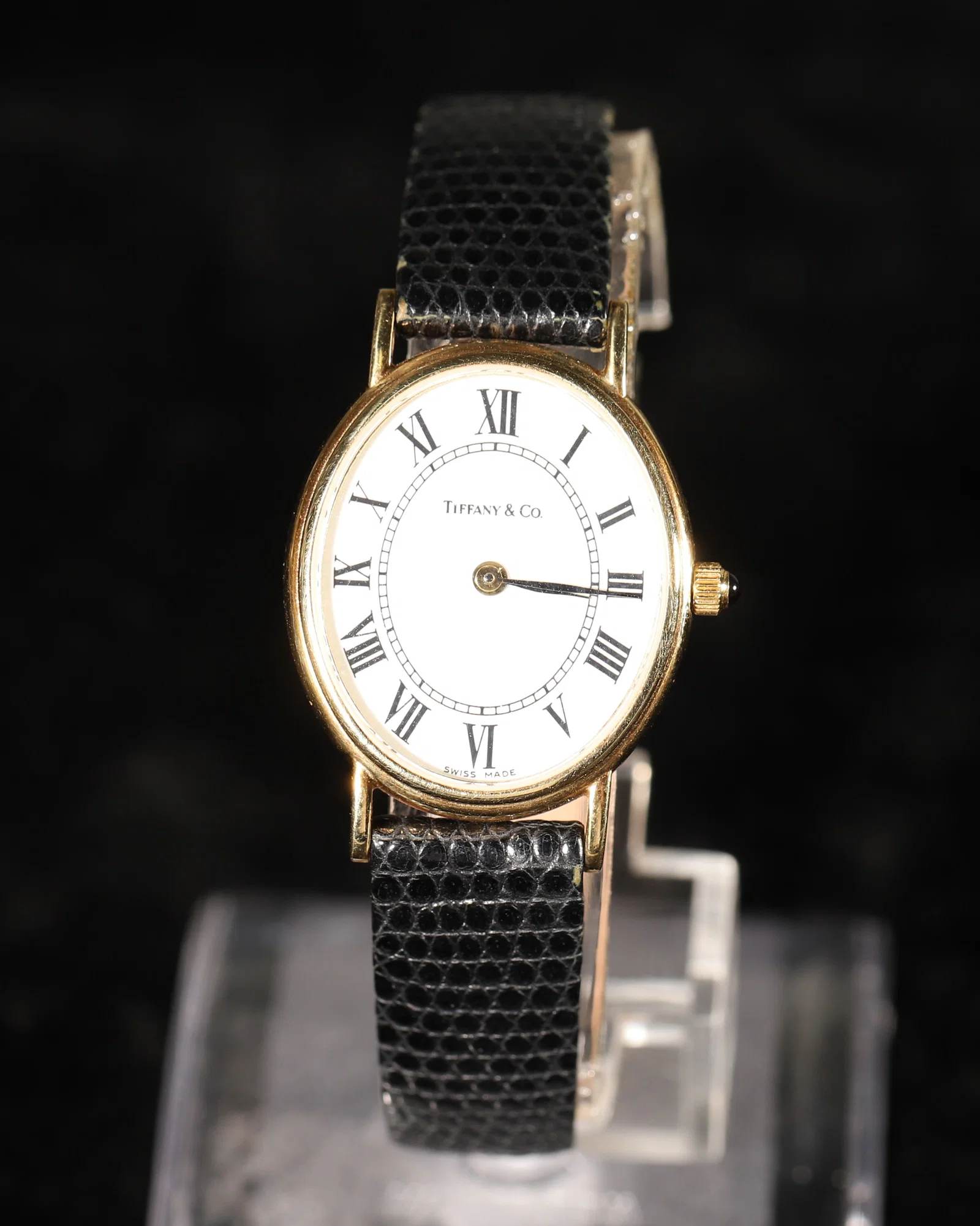 TIFFANY & CO. 14K YELLOW GOLD ROMAN NUMERAL DIAL QUARTZ WATCH(It is in working condition.)