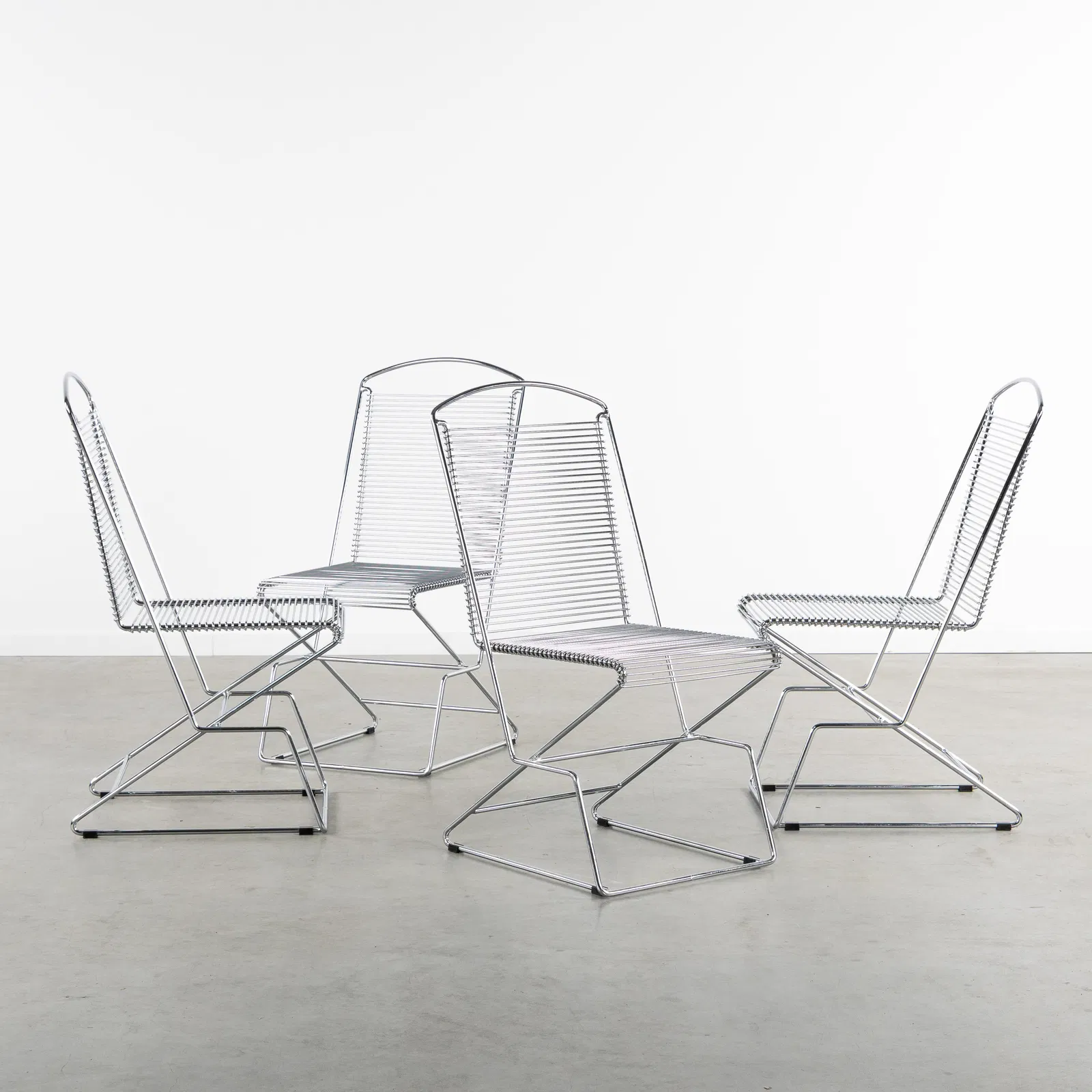 Till Behrens (1931) 'Kreuzschwinger', a set of four wire chairs, Germany, circa 1980-1990.