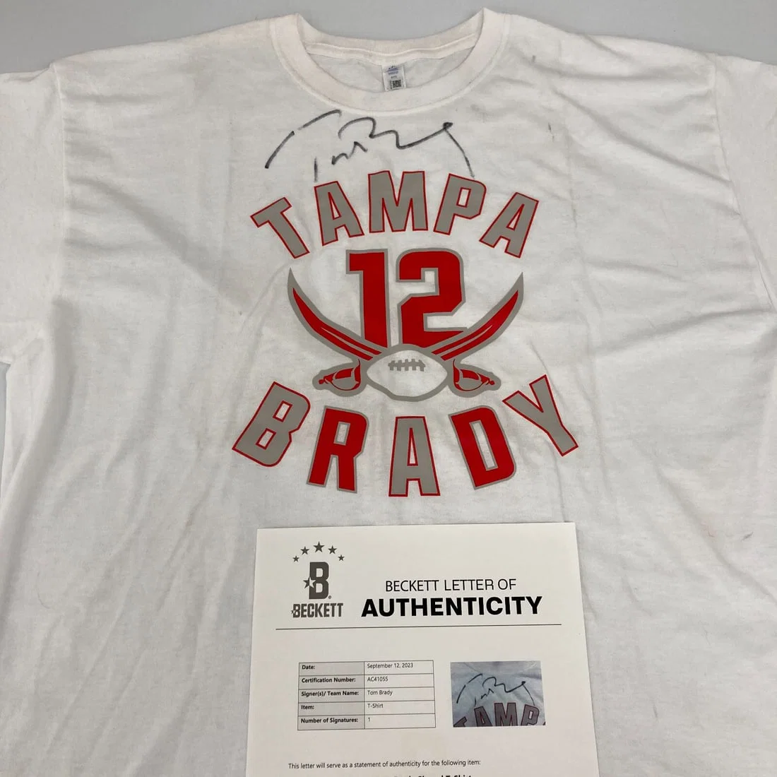 Tom Brady Autographed Tampa Bay Buccaneers T-Shirt with Beckett COA