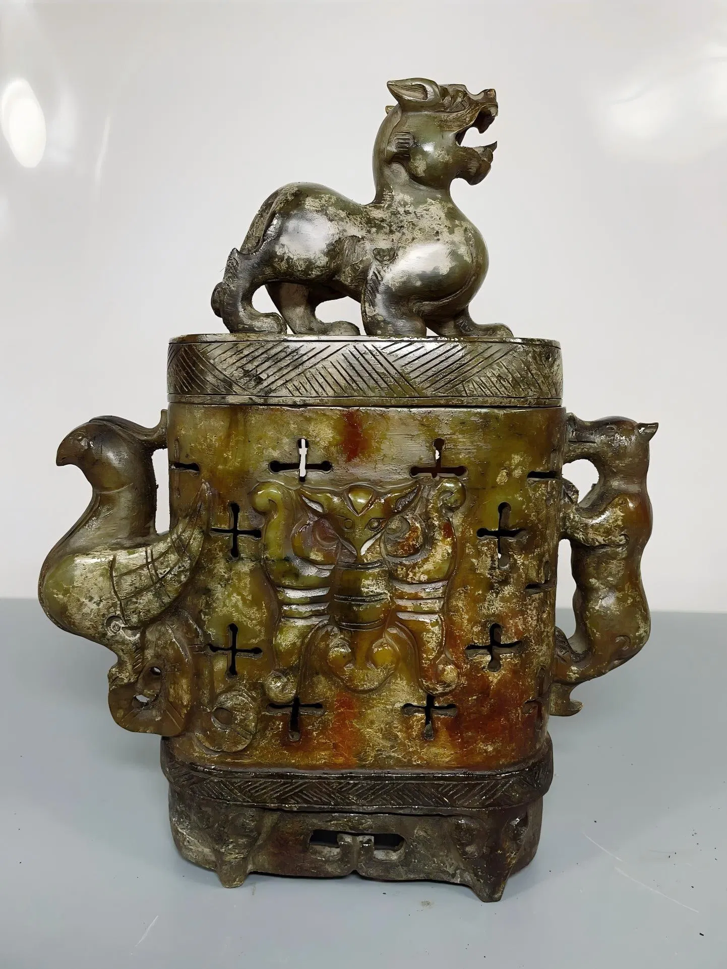 Treasured Hetian jade carved jade bottle