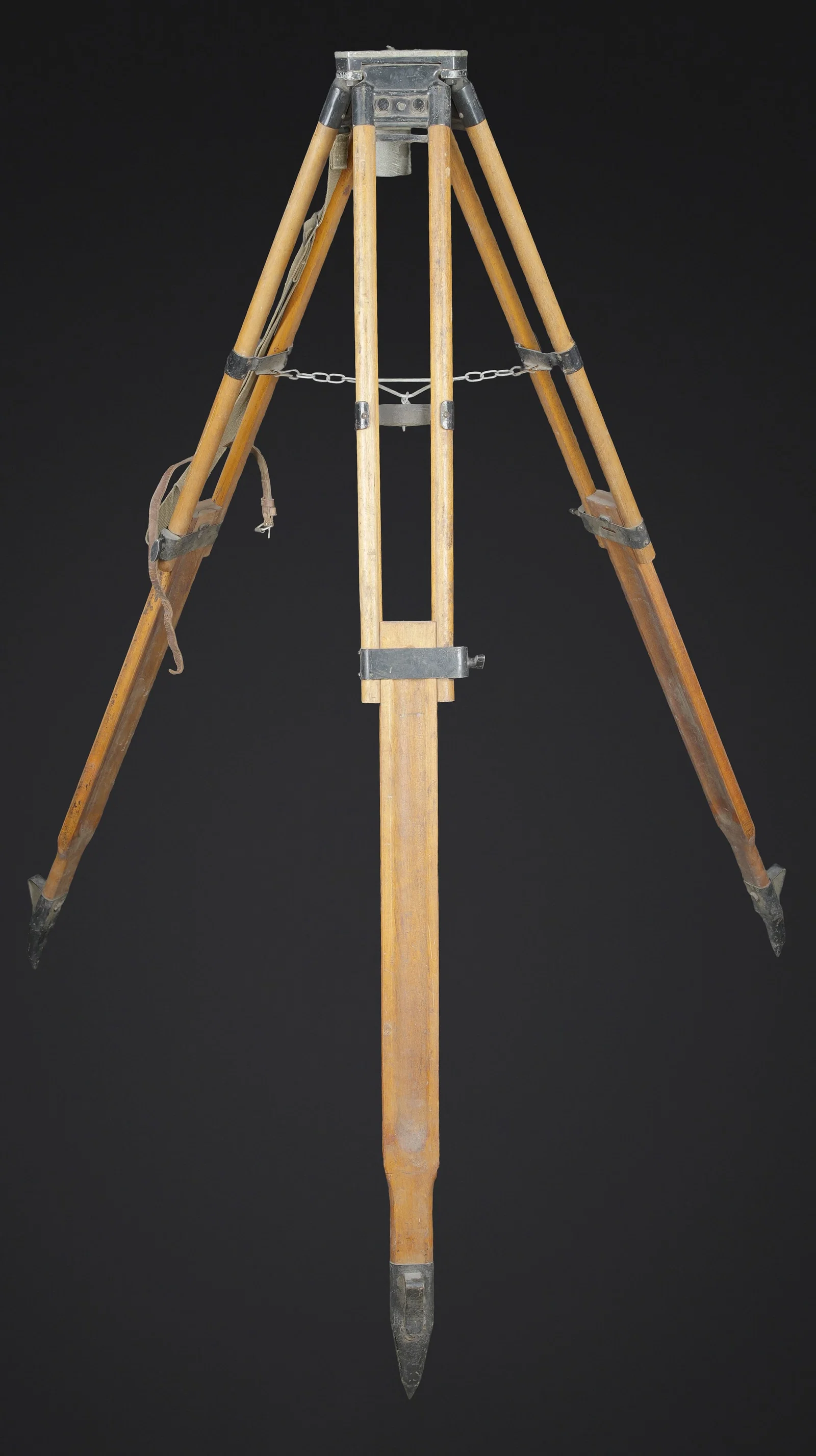 Trepied d optique. Optical tripod.