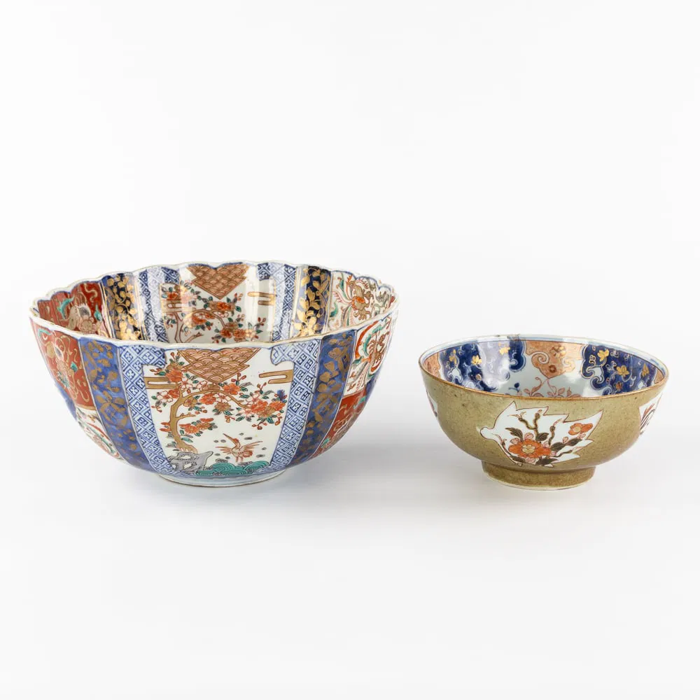 Two Japanese Imari bowls, florally decorated, Edo/Meiji,19th C.