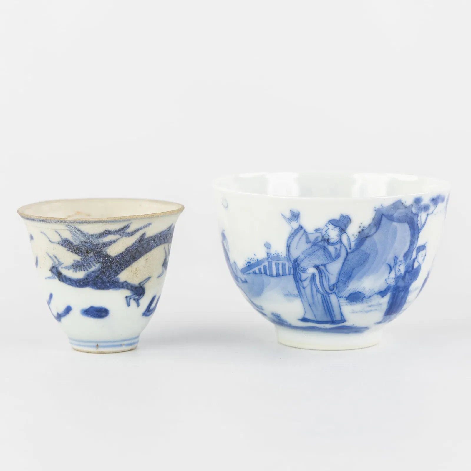 Two small Chinese wine cups, blue and white, Hatcher Cargo and Kangxi, 17th/18th C.