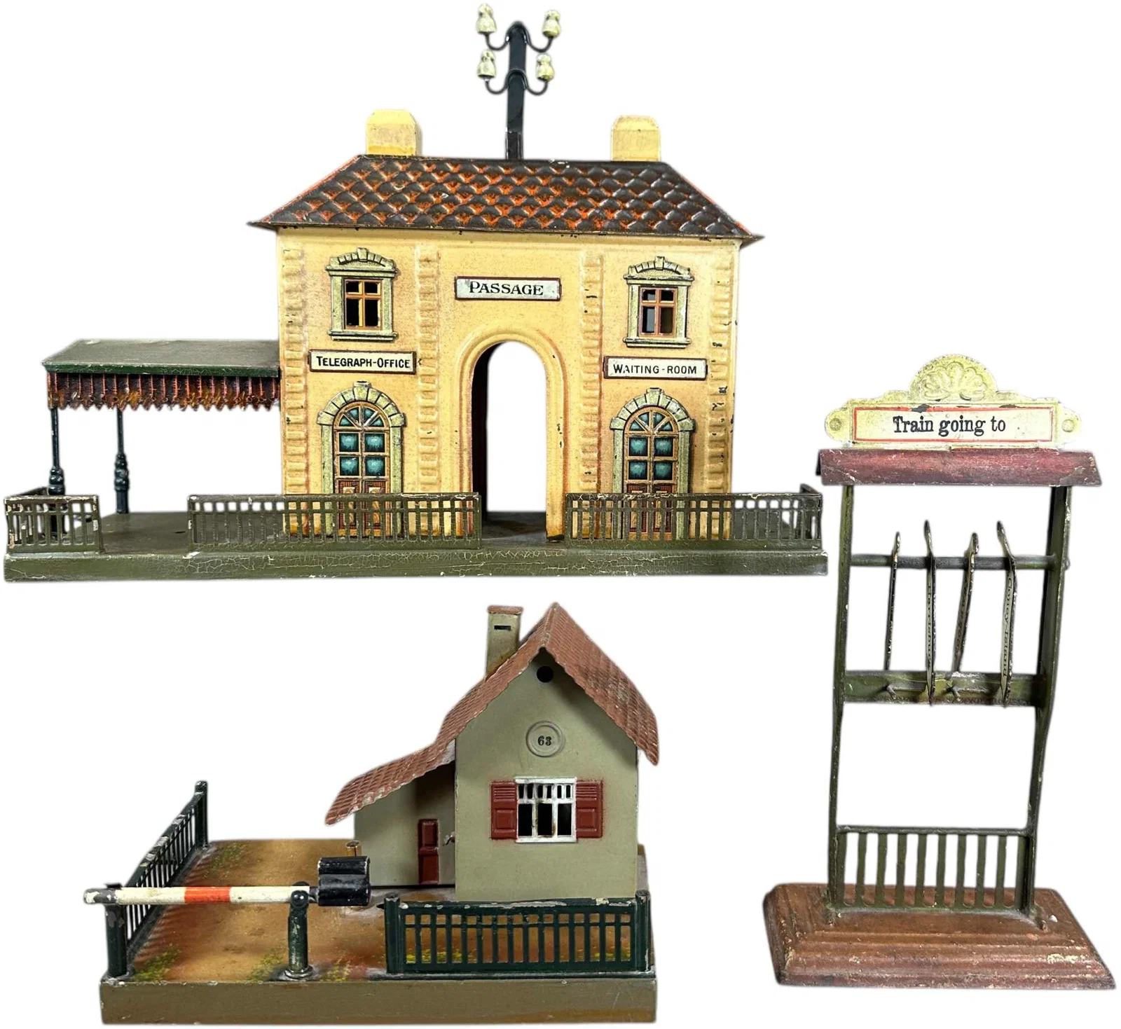 USA DESTINATION BOARD W/ STATION & GUARD HOUSE