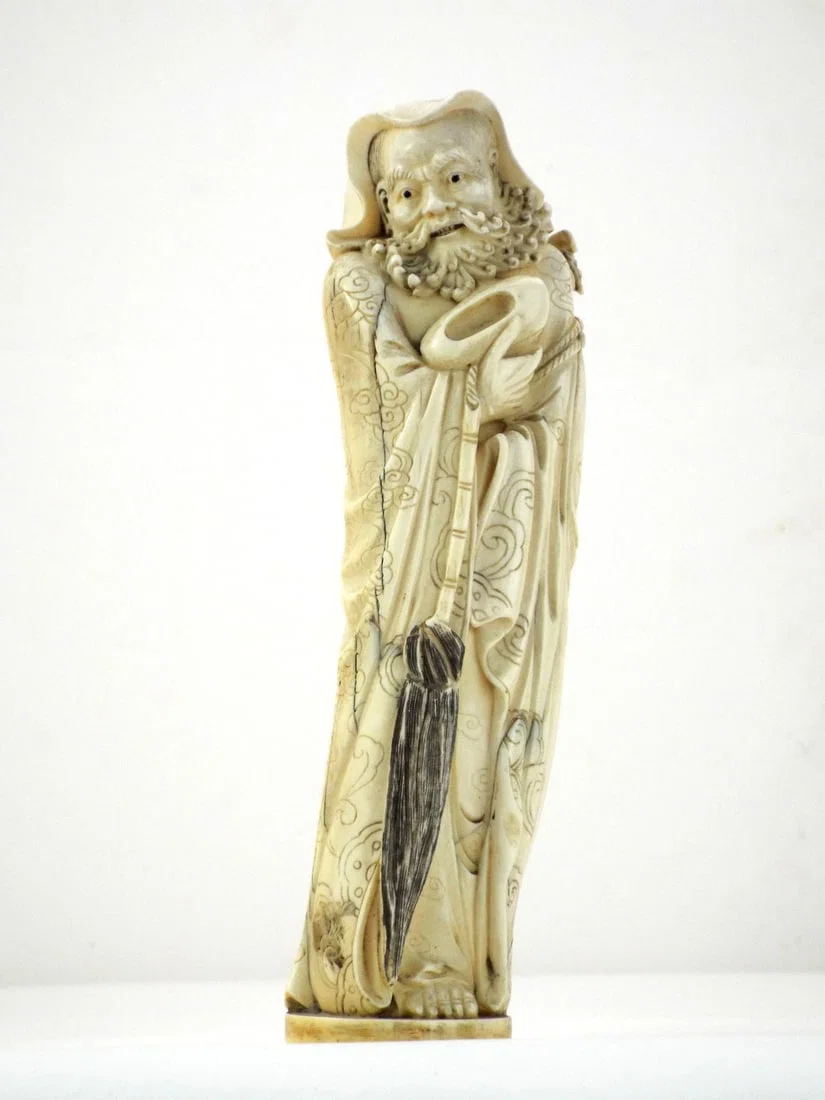 Very Fine Antique Japanese Carved STANDING DARUMA FIGURE