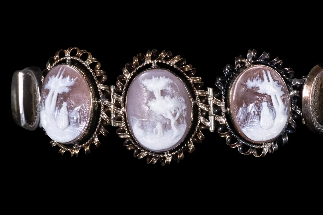 VICTORIAN 14K GOLD MULTI-CAMEO BRACELET