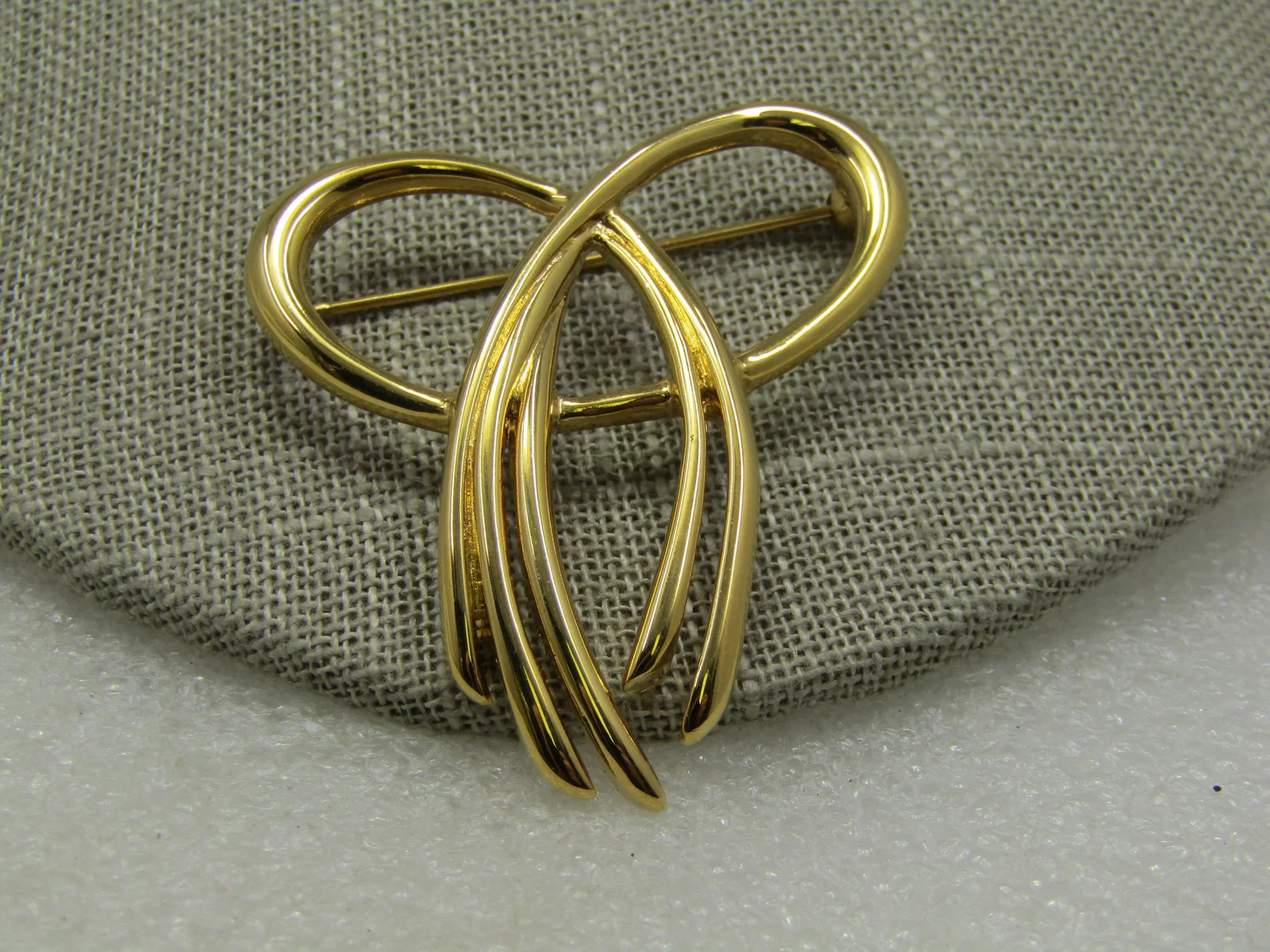Vintage Crown Trifari Looped Bow Brooch, 2"