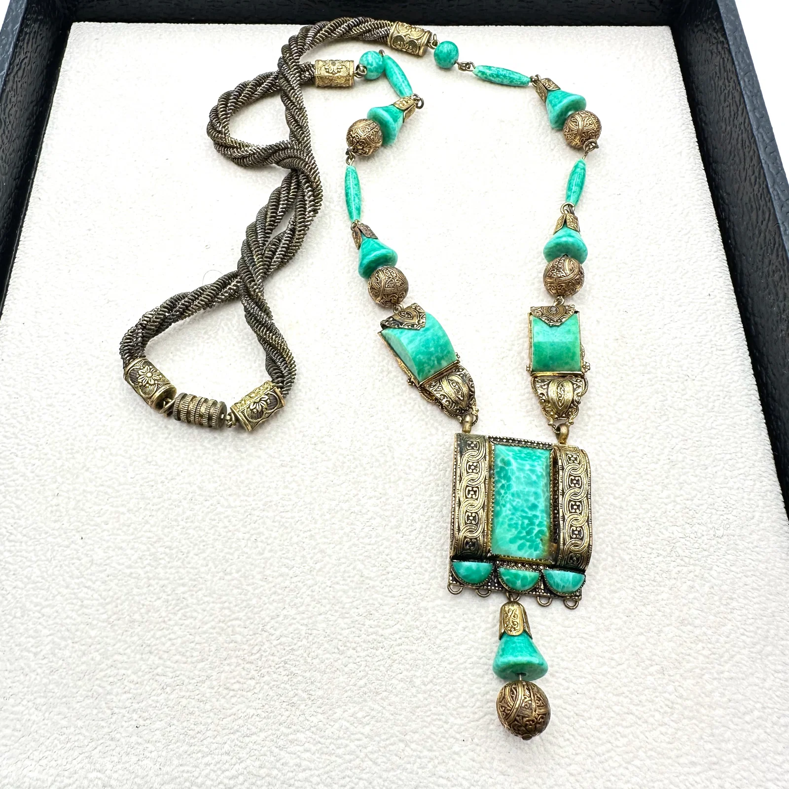 Vintage Unsigned Max Neiger Brothers? Green Peking Glass Pendant Necklace 28 Inch Length