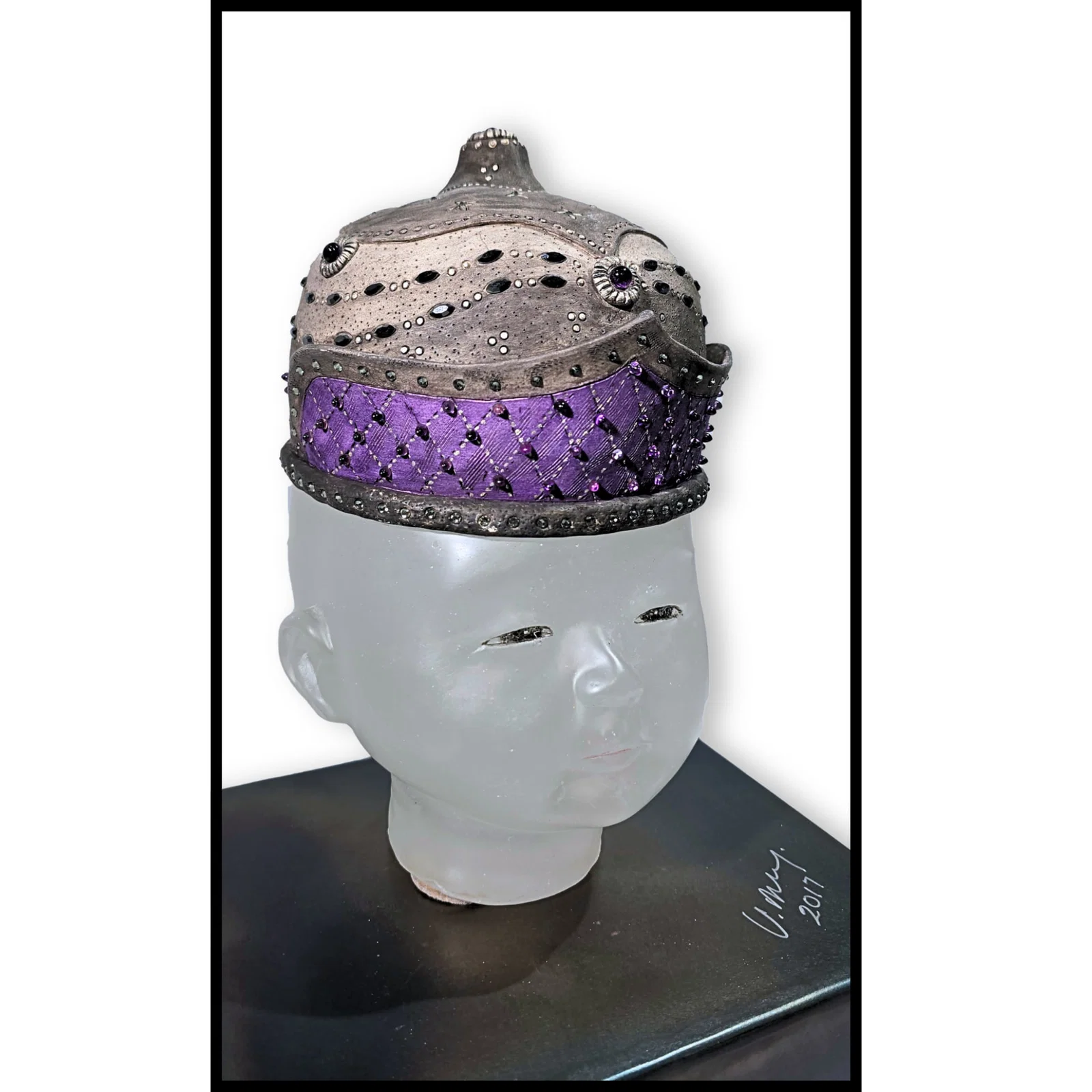 Vivian Wang Head with Hat Glass Art