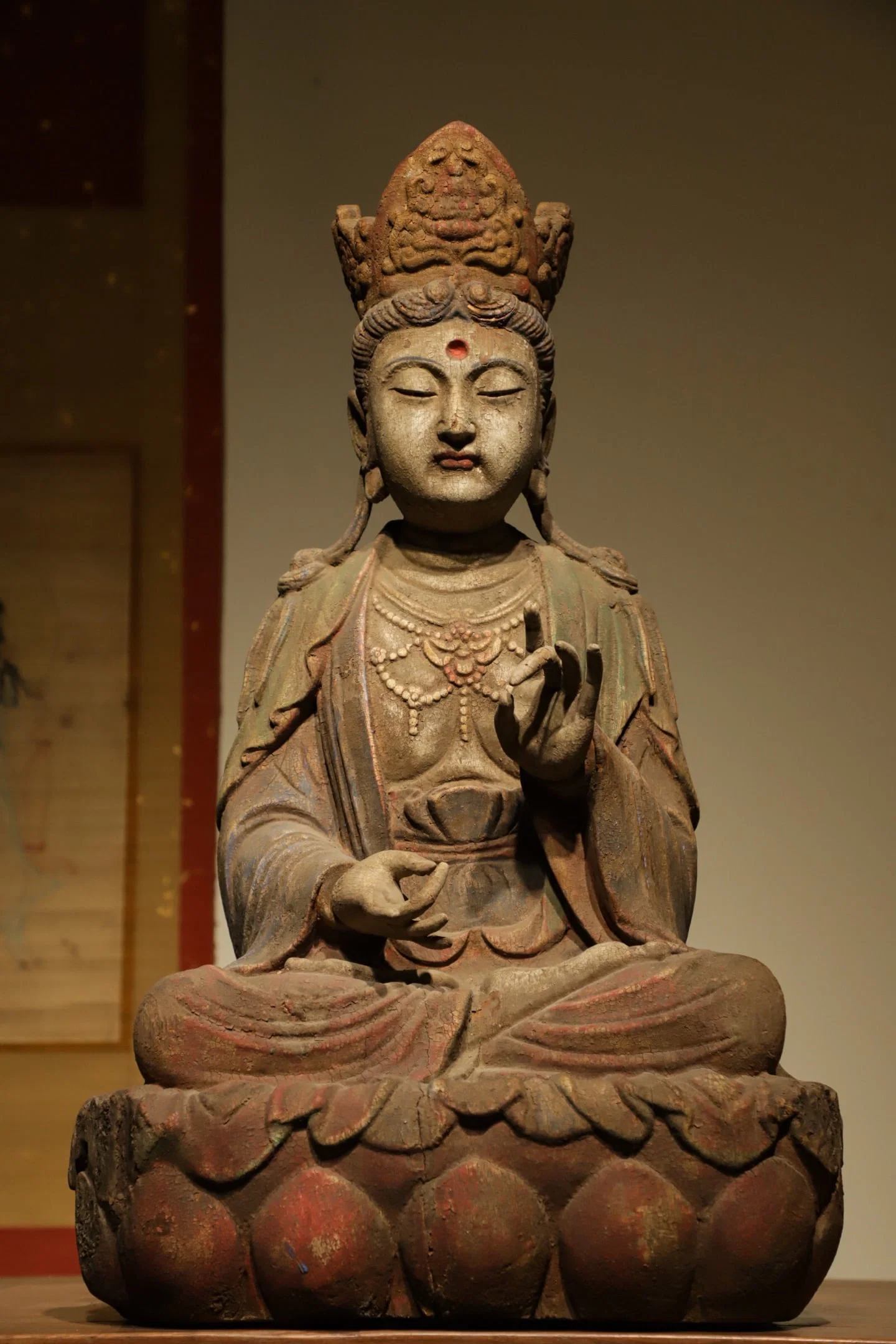 WOODCARVING. SEATED STATUE OF GUANYIN BODHISATTVA