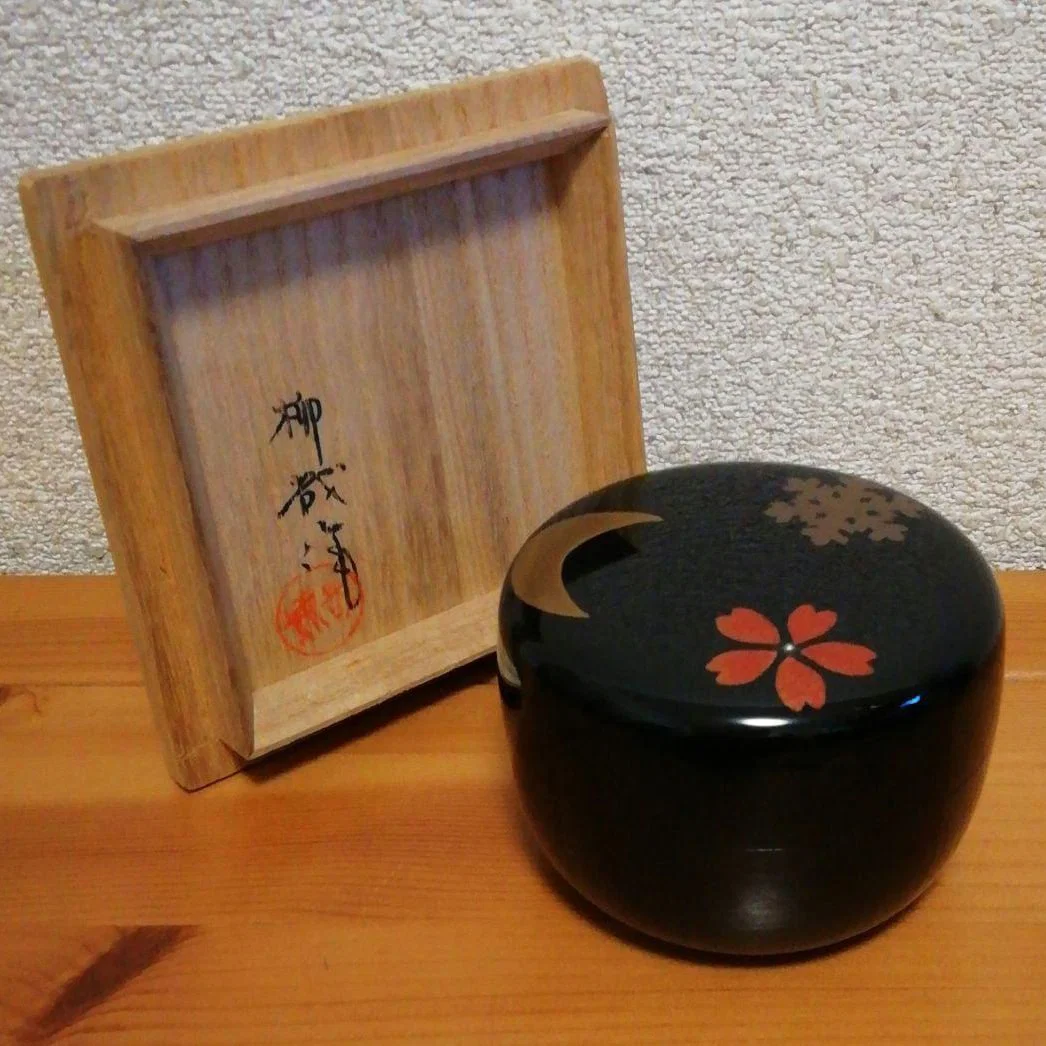 Work by Yanagiya: Snow, Moon, and Flowers Maki-e (Gold or Silver Powder Lacquerware) Nashiji Tea