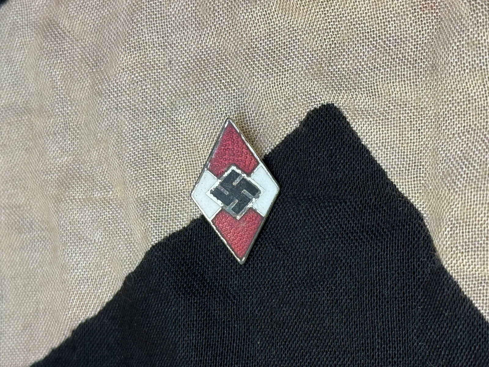 WWII German Diamond-Form Political Youth-Style Enamel Badge