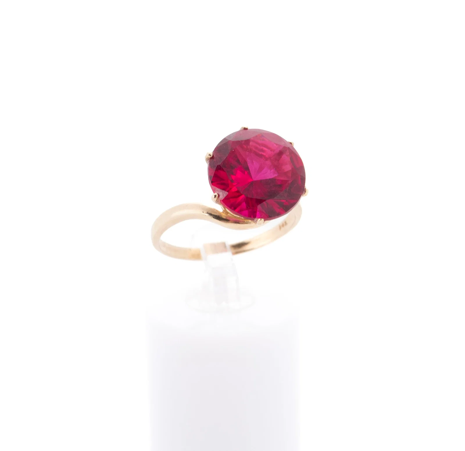 YELLOW GOLD SOLITAIRE RUBY RING
