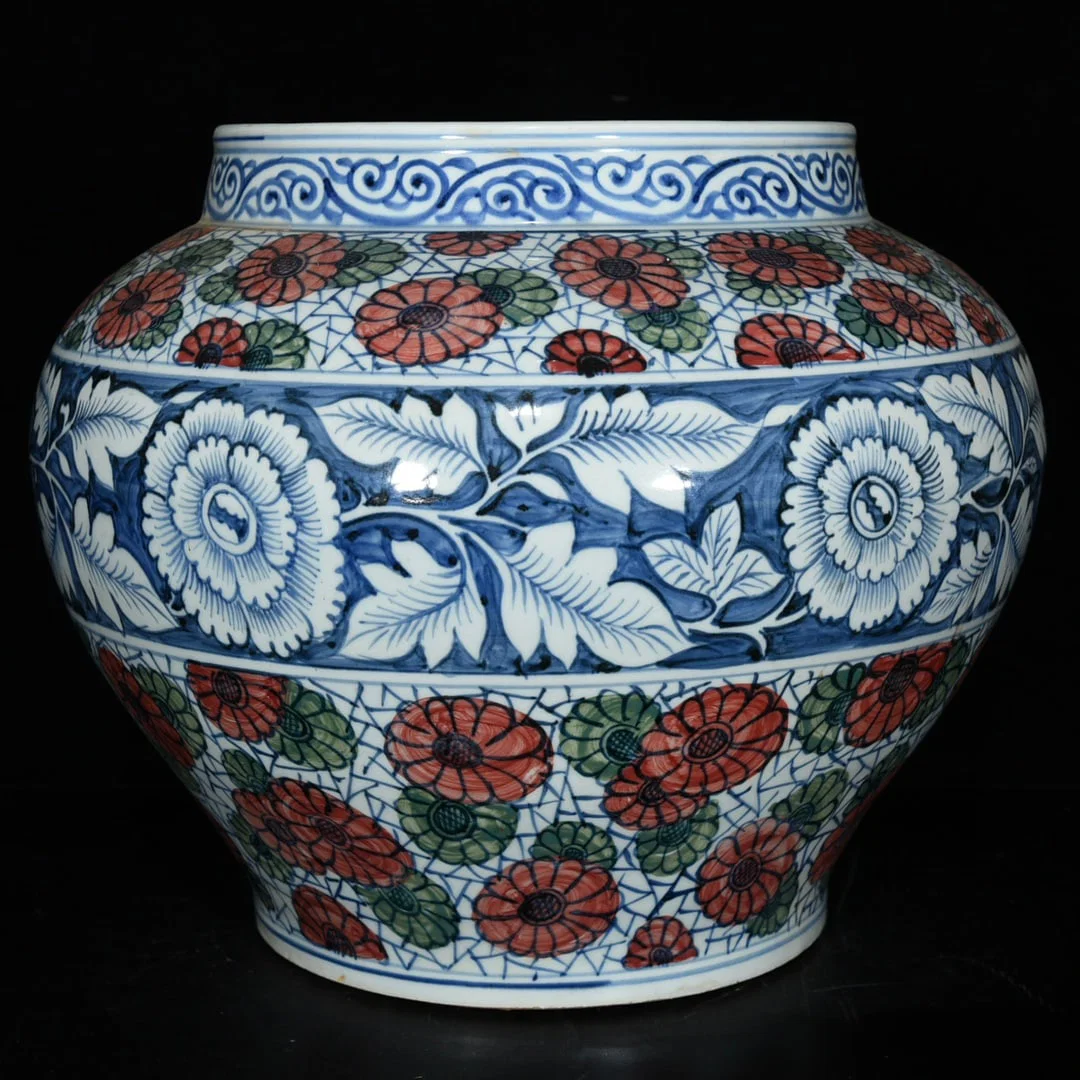 Yuan Dynasty blue and white colorful flower pattern jar