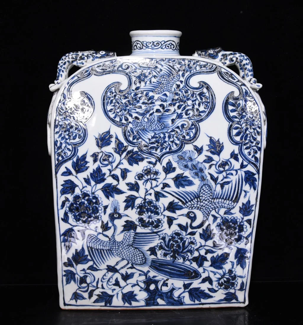 Yuan Dynasty blue and white phoenix opera peony pattern flat vase