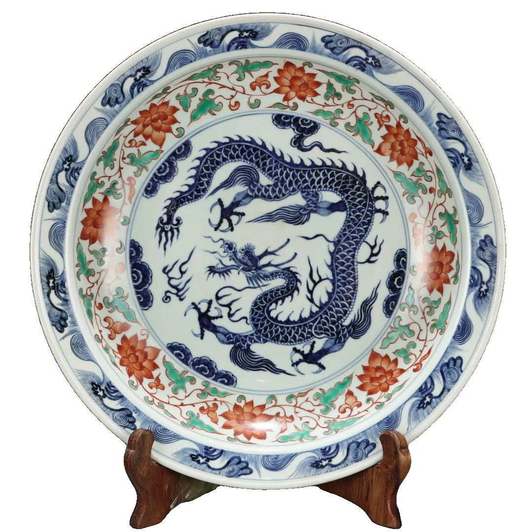 Yuan Dynasty blue and white porcelain plate with red and green color, decorated with intertwined