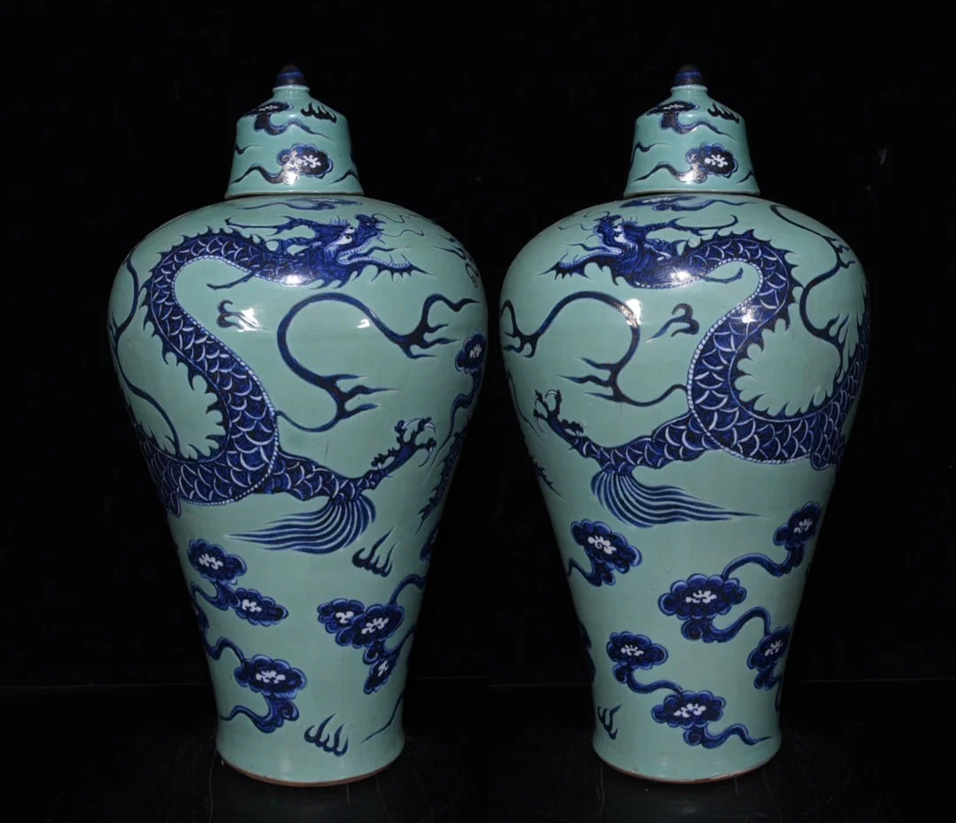 Yuan Dynasty green land blue and white dragon pattern plum vase