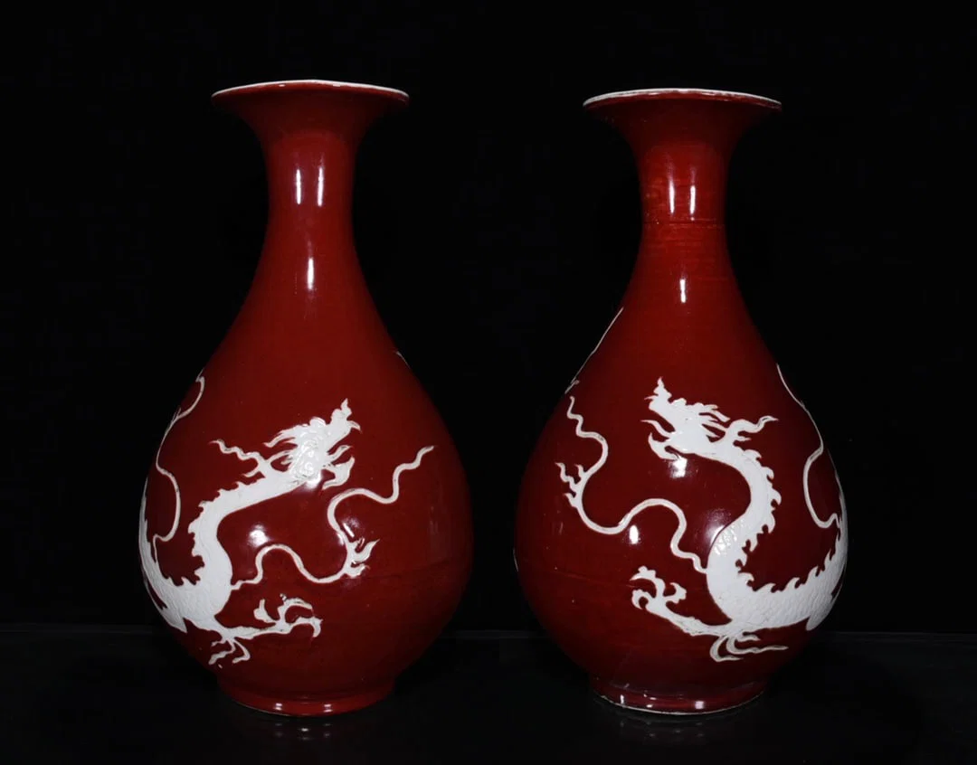 Yuan Dynasty sacrificial red gilt white dragon jade pot spring bottle pair