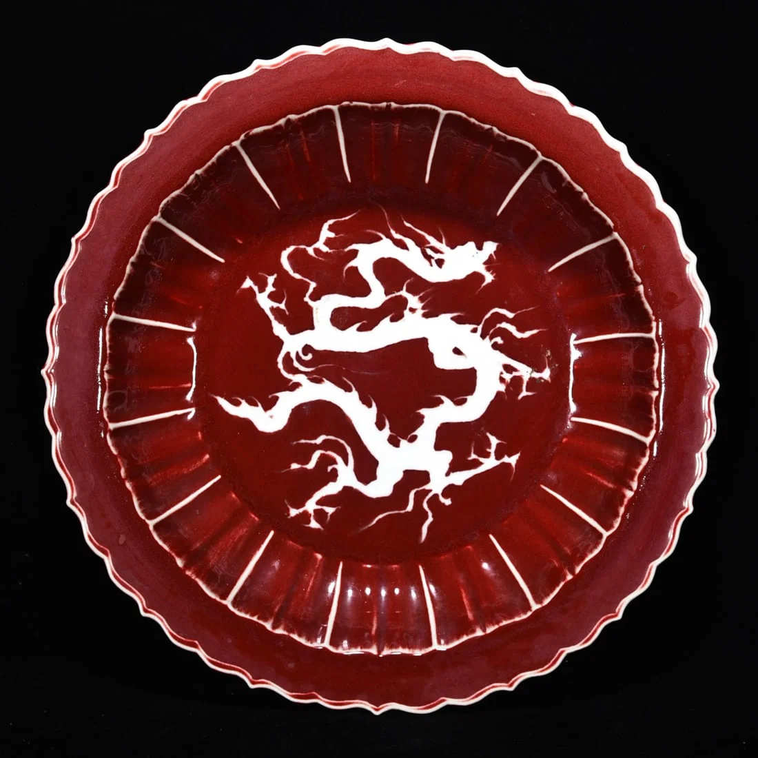 Yuan Dynasty sacrificial red gilt white dragon pattern melon prism plate