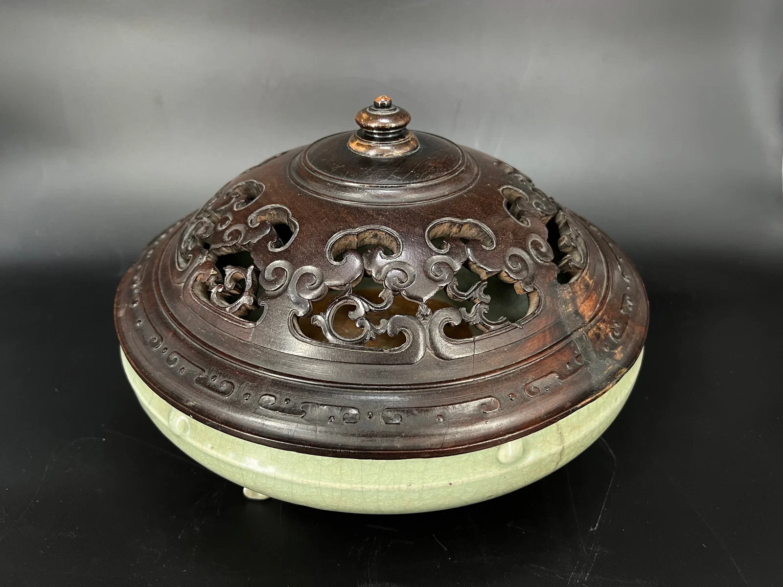 Yuan-Ming Dynasty Longquan Ware Drum-Nail Chrysanthemum Three-Legged Censer with Wooden Cover